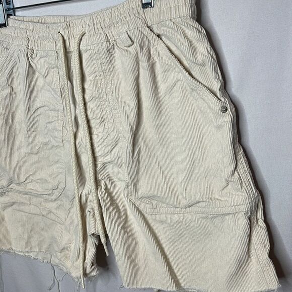 Urban Outfitters Men’s Corduroy Tan Shorts. Size Small. - Picture 2 of 7